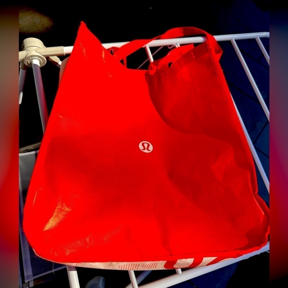 Lululemon shopping bag - large